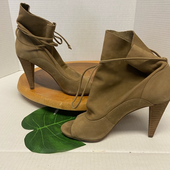 Vince Camuto Suede Peep Toe Wrap Tie Ankle Heels Booties - Picture 2 of 12